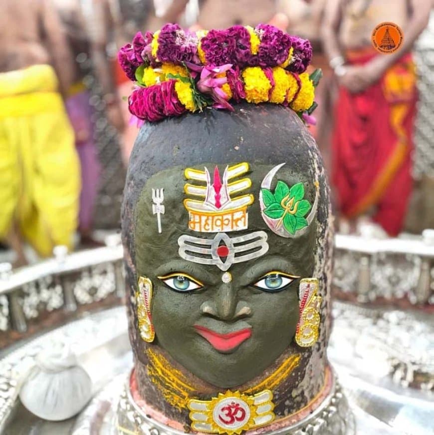 उज्जैन में पापांकुशा एकादशी पर सजे महाकाल: रजत चंद्र, त्रिपुंड और गुलाब के फूलों से हुआ भव्य राजा स्वरूप श्रृंगार उज्जैन में पापांकुशा एकादशी पर सजे महाकाल: रजत चंद्र, त्रिपुंड और गुलाब के फूलों से हुआ भव्य राजा स्वरूप श्रृंगार