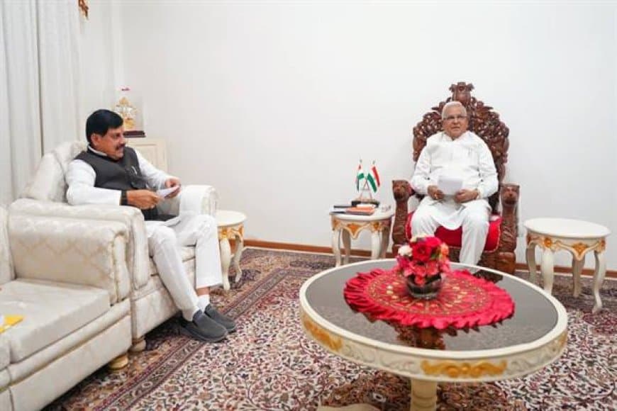 सीएम मोहन यादव ने राज्यपाल मंगुभाई पटेल से की भेंट: वर्ष 2026 'किसान कल्याण' तो 2027 होगा 'युवा वर्ष' सीएम मोहन यादव ने राज्यपाल मंगुभाई पटेल से की भेंट: वर्ष 2026 'किसान कल्याण' तो 2027 होगा 'युवा वर्ष'