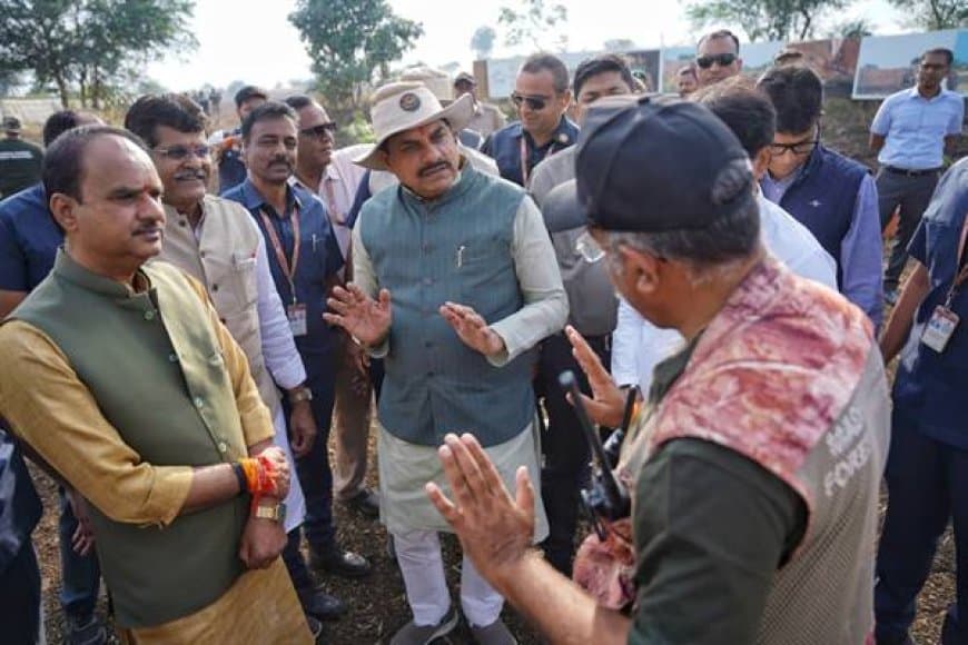 शाजापुर में अफ्रीका की ‘बोमा तकनीक’ से 2000 कृष्णमृगों का रेस्क्यू, CM मोहन यादव ने जाना अभियान का हाल शाजापुर में अफ्रीका की ‘बोमा तकनीक’ से 2000 कृष्णमृगों का रेस्क्यू, CM मोहन यादव ने जाना अभियान का हाल