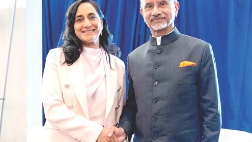 एस जयशंकर और अनीता आनंद की मुलाकात: पीएम मोदी की दिसंबर में होने वाली कनाडा यात्रा से मजबूत होंगे रिश्ते एस जयशंकर और अनीता आनंद की मुलाकात: पीएम मोदी की दिसंबर में होने वाली कनाडा यात्रा से मजबूत होंगे रिश्ते